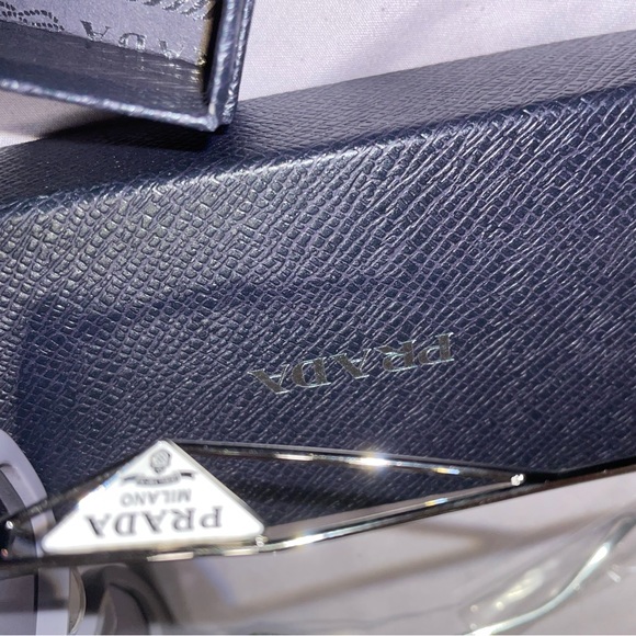 Beautiful very unique prada sunglasses with the logo - Picture 4 of 7